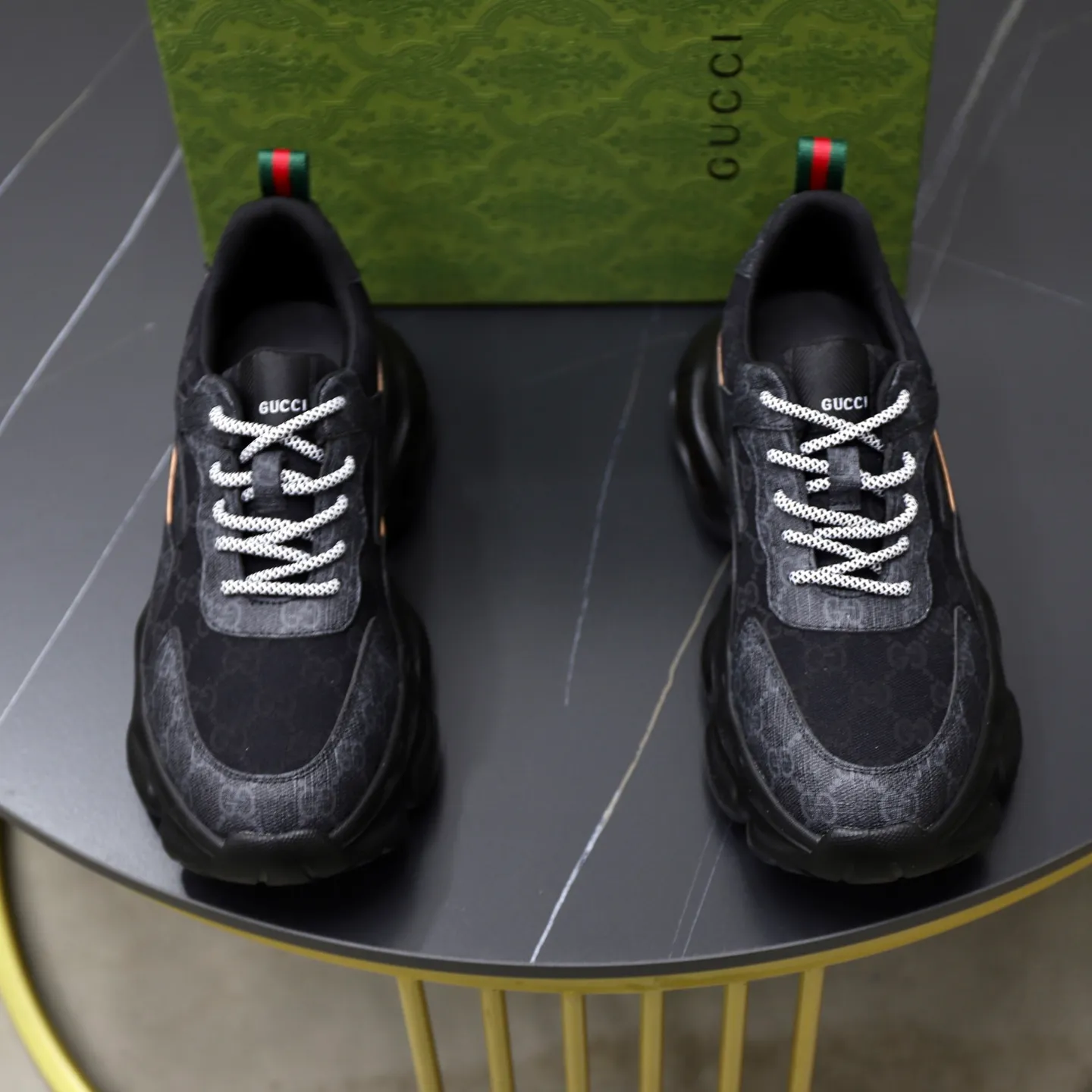 Ex-factory price: 462💰🙅‍♂️🙅‍♂️🙅‍♂️ Brand: Gucci GUCCi Standard code: 38-44 (45 customized) Grade: Same as the official website Material: Original cowhide material spliced with brand cloth Comfortable and breathable lining Lightweight and wear-resistant sports outsole Style category: Men's fashion casual shoes Running sports shoes Distinguished luxury brand elements Top luxury color: actual picture color